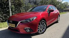 Rood Gebruikt 2016 Mazda 3 Hatchback | € 12.950 (Eerlijke prijs)
