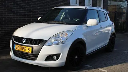 Wit (metallic) Occasion 2012 Suzuki Swift Comfort Hatchback | € 6.999 (Eerlijke prijs)