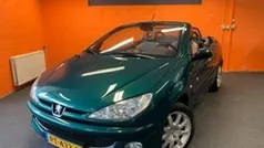Groen Gebruikt 2004 Peugeot 206 CC Roland Garros Cabriolet | € 2.450 (Eerlijke prijs)