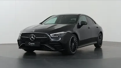 Nieuw Mercedes CLA180 AMG line 136 PK (100 kW) 2025 Zwart Sedan