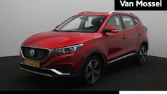 Rood Gebruikt 2019 MG ZS Luxury Sedan | € 13.995 (Eerlijke prijs)
