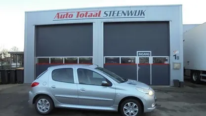 Grijs (metallic) Occasion 2010 Peugeot 206 Hatchback | € 2.950 (Eerlijke prijs)