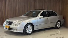 Grijs, metallic lak Gebruikt 2003 Mercedes E200 Avantgarde Sedan | € 9.995 (Eerlijke prijs)