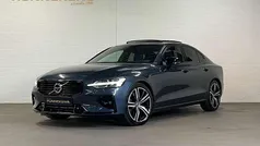 Blauw, metallic lak Gebruikt 2022 Volvo S60 R-Design Sedan | € 31.800 (Eerlijke prijs)