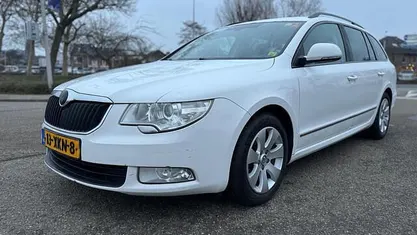 Wit Gebruikt 2012 Skoda Superb Business Line Stationwagen | € 3.395 (Goede deal)