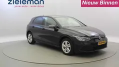 Zwart Gebruikt 2020 VW Golf VII Style Hatchback | € 21.845 (Goede deal)