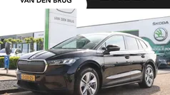 Zwart Gebruikt 2023 Skoda Enyaq iV SUV | € 38.195 (Eerlijke prijs)