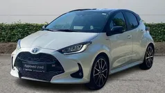 Wit Gebruikt 2023 Toyota Yaris Sport Sedan | € 23.950 (Eerlijke prijs)