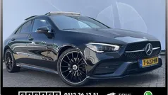 Zwart, metallic lak Gebruikt 2021 Mercedes CLA200 Premium Plus Sedan | € 32.700 (Eerlijke prijs)