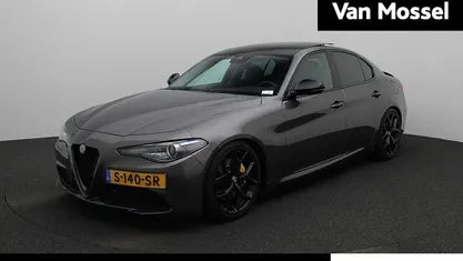 Grijs Gebruikt 2019 Alfa Romeo Giulia Tech Edition Sedan | € 27.900 (Eerlijke prijs)