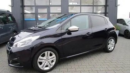 Occasion 2019 Peugeot 208 Signature Sky Hatchback | € 8.950 (Goede deal)