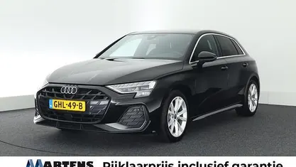 Zwart Gebruikt 2024 Audi A3 Sportback S-Line Hatchback | € 33.749 (Eerlijke prijs)