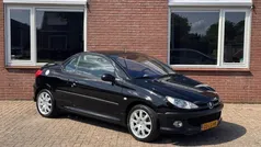 Zwart Gebruikt 2003 Peugeot 206 CC Cabriolet | € 1.695 (Eerlijke prijs)