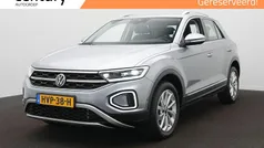 Grijs Gebruikt 2024 VW T-Roc Style SUV | € 33.900 (Eerlijke prijs)