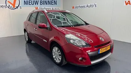 Rood Gebruikt 2011 Renault Clio GrandTour Collection Stationwagen | € 2.795 (Eerlijke prijs)