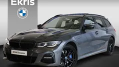 Grijs Gebruikt 2022 BMW 330e M Sport Stationwagen | € 36.900 (Eerlijke prijs)