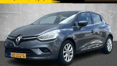 Titaniumgrijs Gebruikt 2019 Renault Clio IV Intens Hatchback | € 12.950 (Eerlijke prijs)