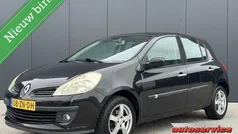 Zwart Gebruikt 2008 Renault Clio II Dynamique Hatchback | € 2.950 (Eerlijke prijs)