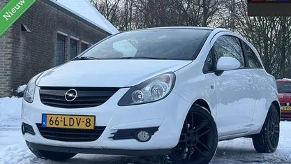 Wit Occasion 2010 Opel Corsa Color Edition Hatchback | € 2.699 (Eerlijke prijs)