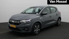 Grijs Gebruikt 2024 Dacia Sandero Expression Hatchback | € 19.935 (Eerlijke prijs)