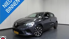 Grijs Gebruikt 2021 Renault Clio V Evolution Hatchback | € 15.140 (Eerlijke prijs)