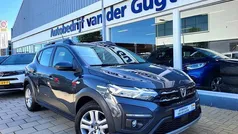 Grijs Gebruikt 2022 Dacia Sandero Essentiel Hatchback | € 16.950 (Eerlijke prijs)