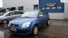 Blauw Gebruikt 2005 Kia Rio Hatchback | € 750 (Eerlijke prijs)
