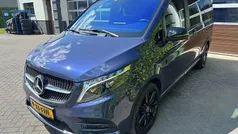 Blauw (metallic) Gebruikt 2023 Mercedes V300 AMG MPV | € 60.450 (Eerlijke prijs)