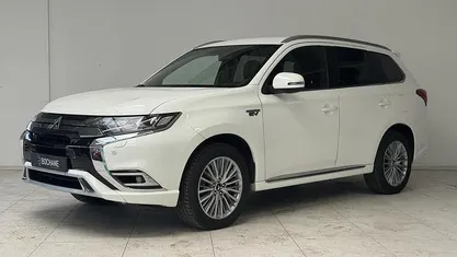 Gebruikt 2019 Mitsubishi Outlander P-HEV Instyle SUV | € 21.240 (Eerlijke prijs)