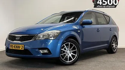 Blauw (metallic) Occasion 2010 Kia Ceed Hatchback | € 2.750 (Goede deal)