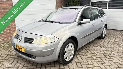 Beige Occasion 2004 Renault Mégane GrandTour Authentique Stationwagen | € 999 (Eerlijke prijs)