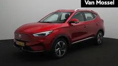 Rood Gebruikt 2022 MG ZS Luxury Sedan | € 25.995 (Eerlijke prijs)