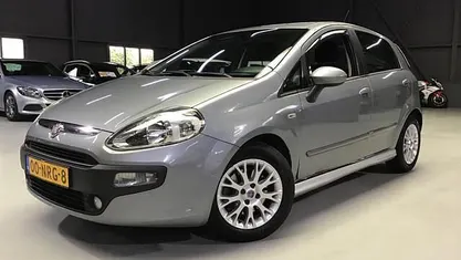 Grijs (metallic) Gebruikt 2010 Fiat Punto Evo Dynamic Hatchback | € 3.150 (Eerlijke prijs)