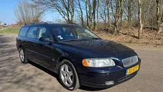 Blauw Gebruikt 2005 Volvo V70 Momentum Stationwagen | € 3.450 (Eerlijke prijs)