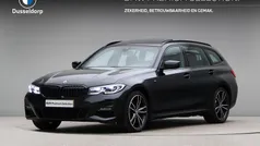 Zwart Gebruikt 2021 BMW 330e Executive Stationwagen | € 31.950 (Eerlijke prijs)