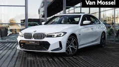 Wit Gebruikt 2023 BMW 320e M Sport Sedan | € 39.900 (Eerlijke prijs)