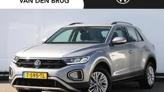 Grijs Gebruikt 2023 VW T-Roc Life SUV | € 25.295 (Eerlijke prijs)