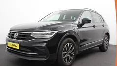Zwart Gebruikt 2022 VW Tiguan Life SUV | € 32.440 (Eerlijke prijs)