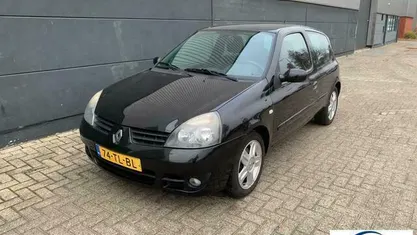 Zwart Gebruikt 2006 Renault Clio II Campus Hatchback | € 1.295 (Eerlijke prijs)