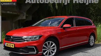 Rood Occasion 2021 VW Passat Business Stationwagen | € 20.945 (Goede deal)
