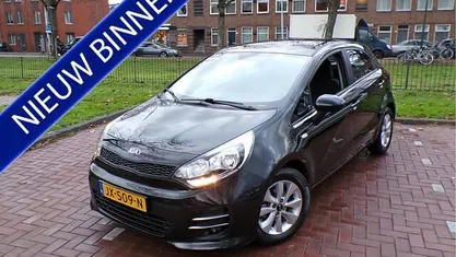 Zwart Occasion 2016 Kia Rio Hatchback | € 8.344 (Eerlijke prijs)