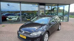 Zwart, metallic lak Gebruikt 2016 VW Golf VII Comfortline Hatchback | € 11.950 (Eerlijke prijs)