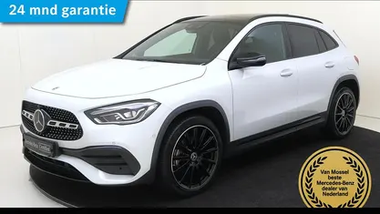 Wit Occasion 2025 Mercedes GLA250 AMG line SUV | € 36.945 (Super prijs)