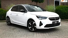 Wit Gebruikt 2022 Opel Corsa-e GS Line Hatchback | € 18.950 (Eerlijke prijs)