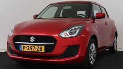 Burning red pearl (rood metallic) Occasion 2021 Suzuki Swift Comfort Hatchback | € 12.950 (Goede deal)