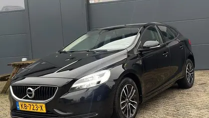 Gebruikt 2016 Volvo V40 Hatchback | € 6.950 (Eerlijke prijs)