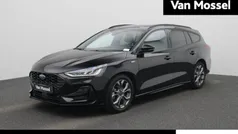 Zwart Gebruikt 2023 Ford Focus ST-Line Stationwagen | € 26.945 (Eerlijke prijs)