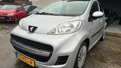 Grijs, metallic lak Gebruikt 2009 Peugeot 107 Hatchback | € 4.450 (Eerlijke prijs)
