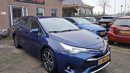 Blauw (metallic) Occasion 2018 Toyota Avensis Skyview Edition Stationwagen | € 17.999 (Eerlijke prijs)