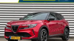 Rood Gebruikt 2025 Alfa Romeo Junior Edizione Speciale Hatchback | € 39.935 (Eerlijke prijs)